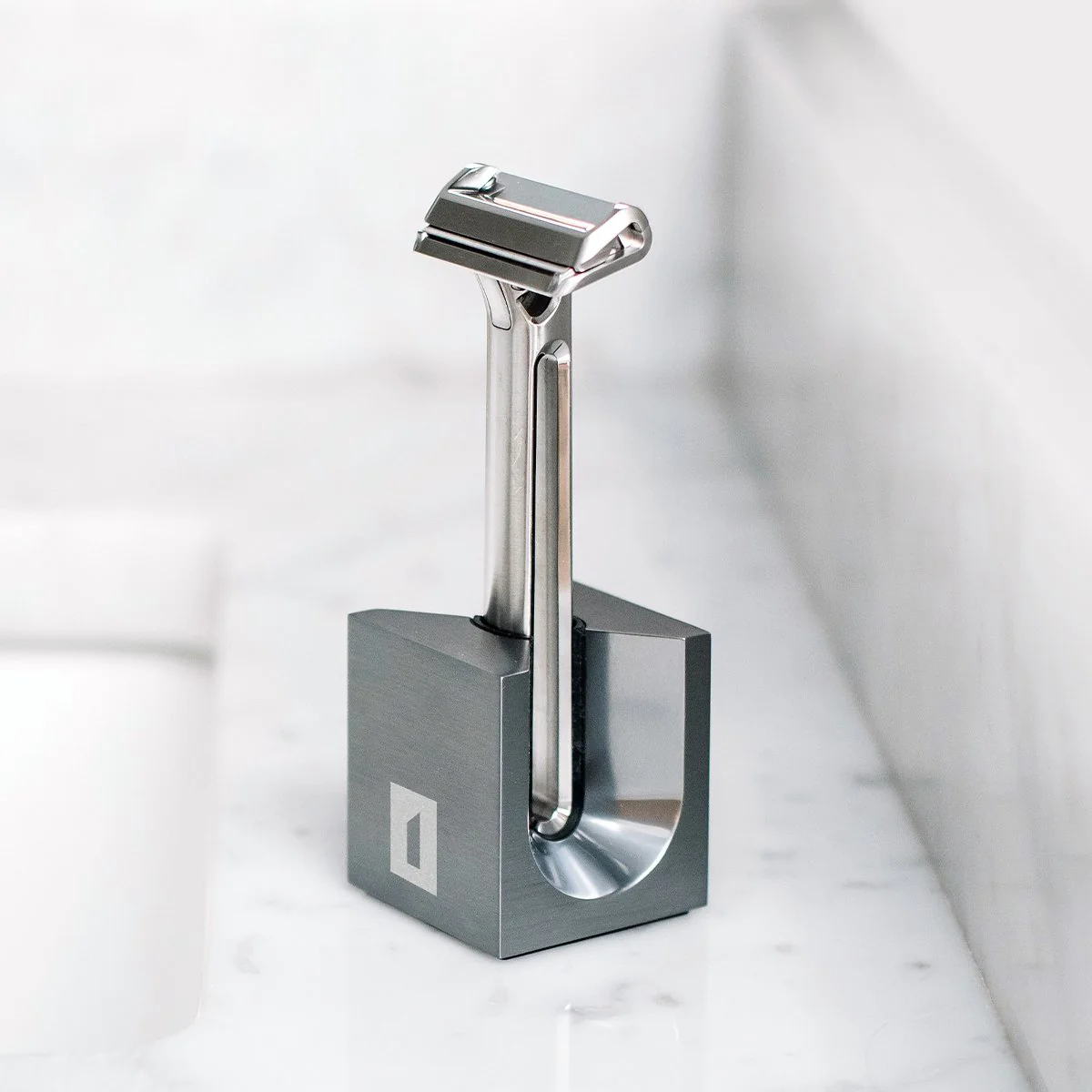 Vertical Safety Razor Stand - Image 3